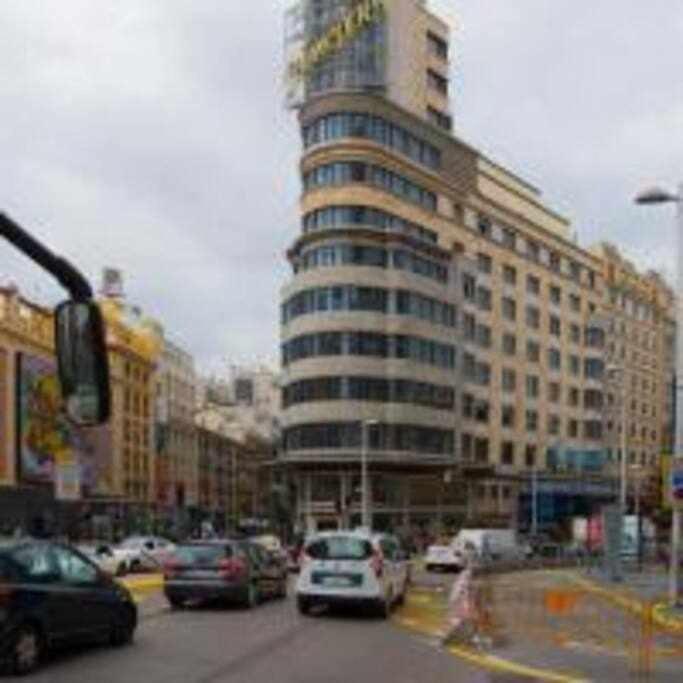 Apartamento Sotano En Gran Via Madrid Exteriör bild