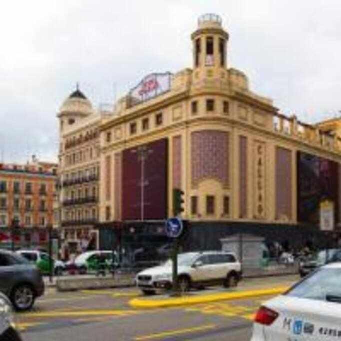 Apartamento Sotano En Gran Via Madrid Exteriör bild