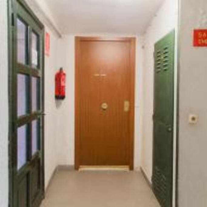 Apartamento Sotano En Gran Via Madrid Exteriör bild